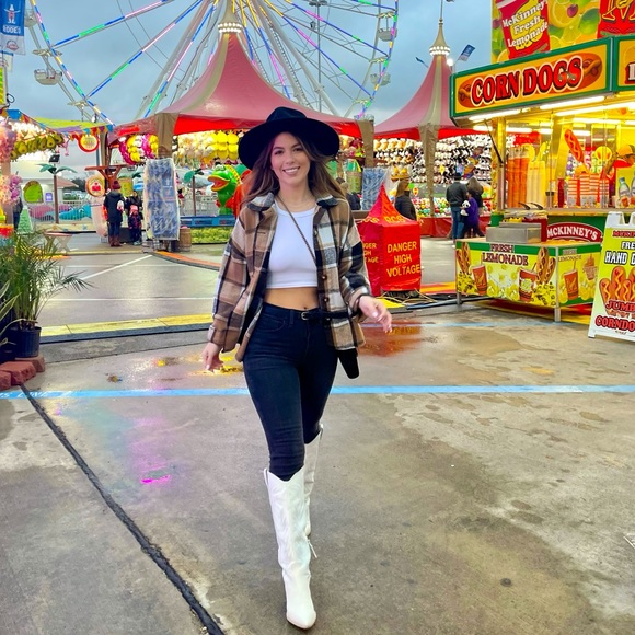 Meet your Posher, Katlin - Picture 1 of 1